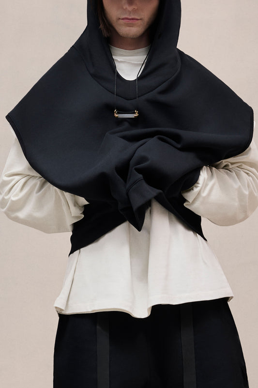 sleeveless-hooded-sweater-black_on-model_2975x4472 - Black